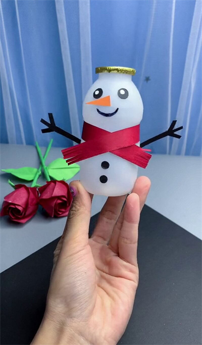 亲子手工 - 用乳酸菌瓶制作雪人