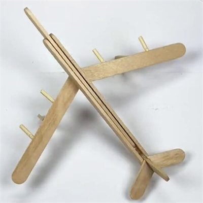亲子手工 - 用冰棍棍制作飞机