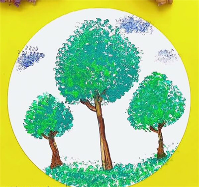 亲子手工 - 用水果泡沫网绘制树林风景画