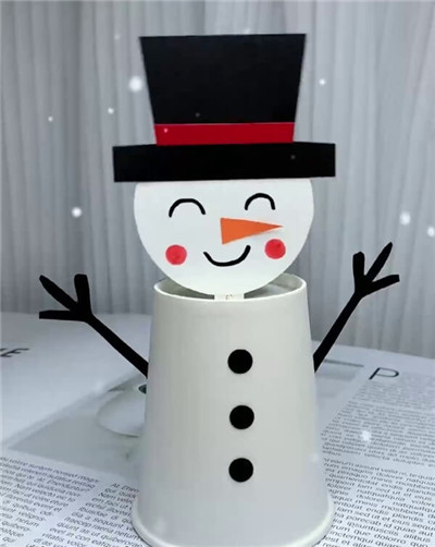 用纸杯制作雪人