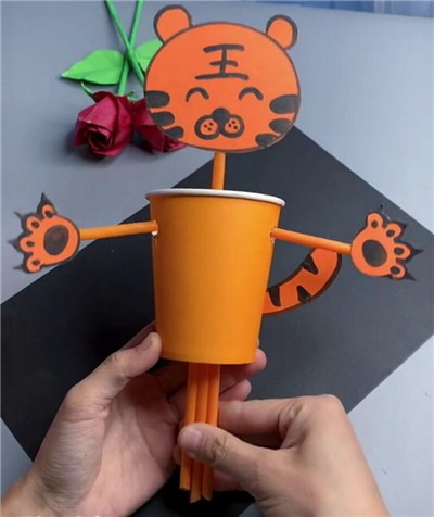 用纸杯制作老虎